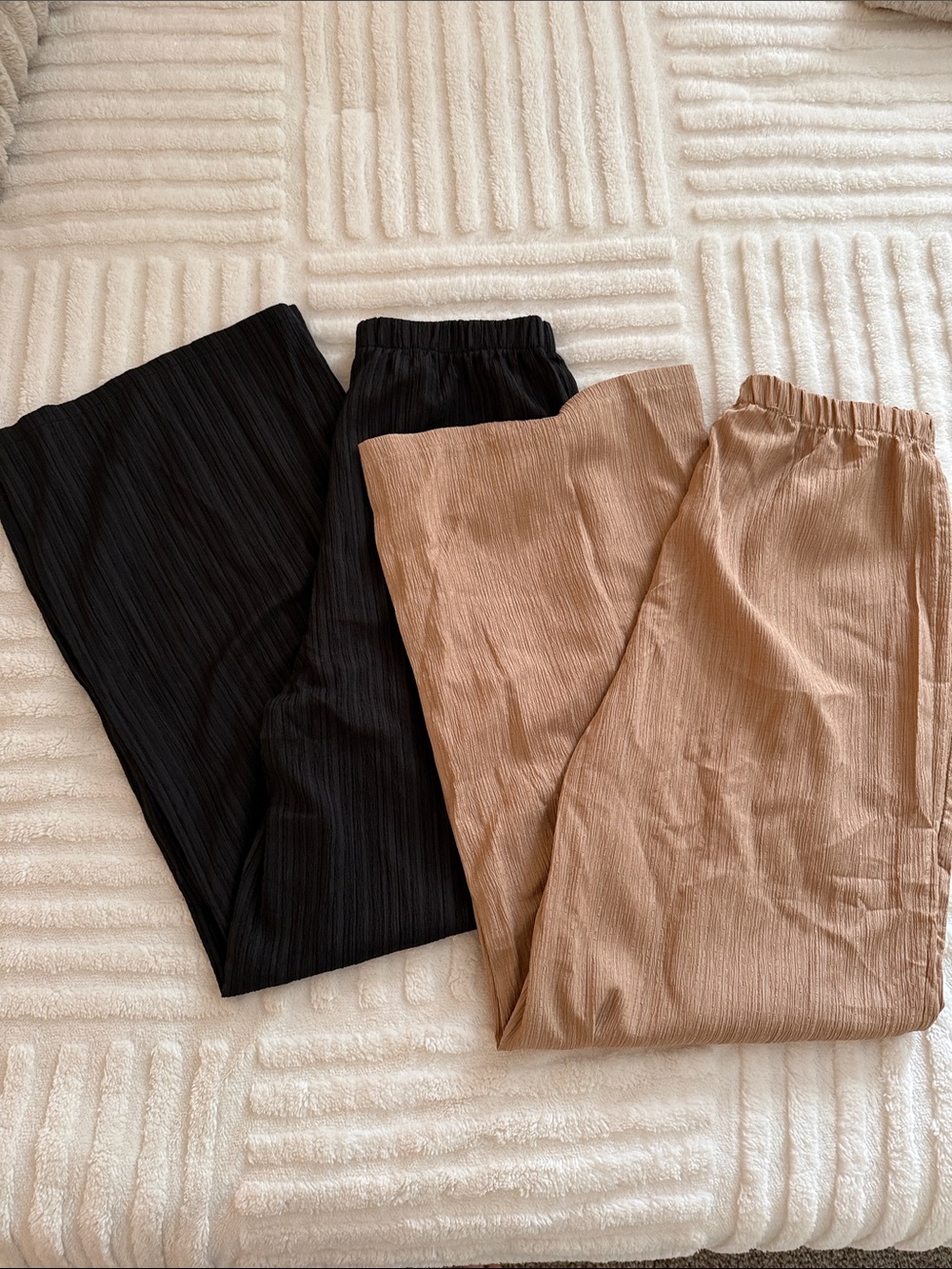 Pleated Wide-Leg Pants - Black & Tan
